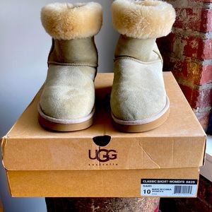 UGG Classic Short Sand
